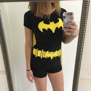 BATMAN TEE W/ CAPE 💛